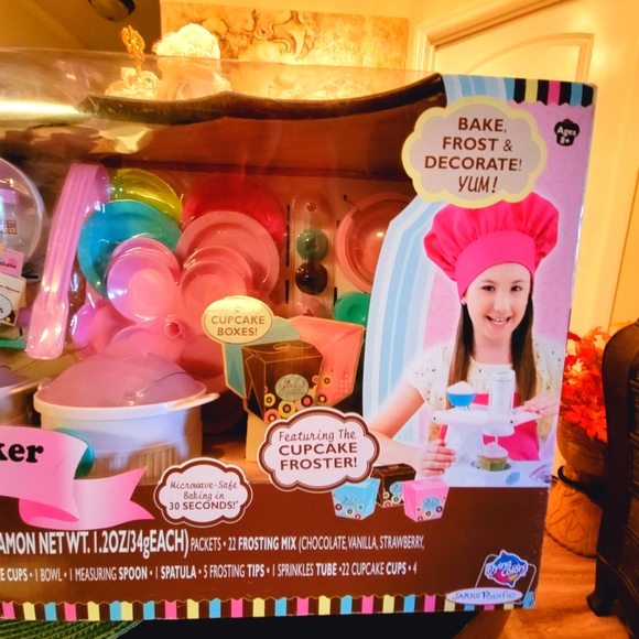 Girl Gourmet Toys Cupcake Maker Deluxe Poshmark
